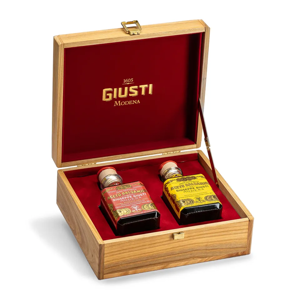 giuseppe-giusti-gift-sets-wooden-duo-balsamico-essig-3-4-goldmedaillen image 1