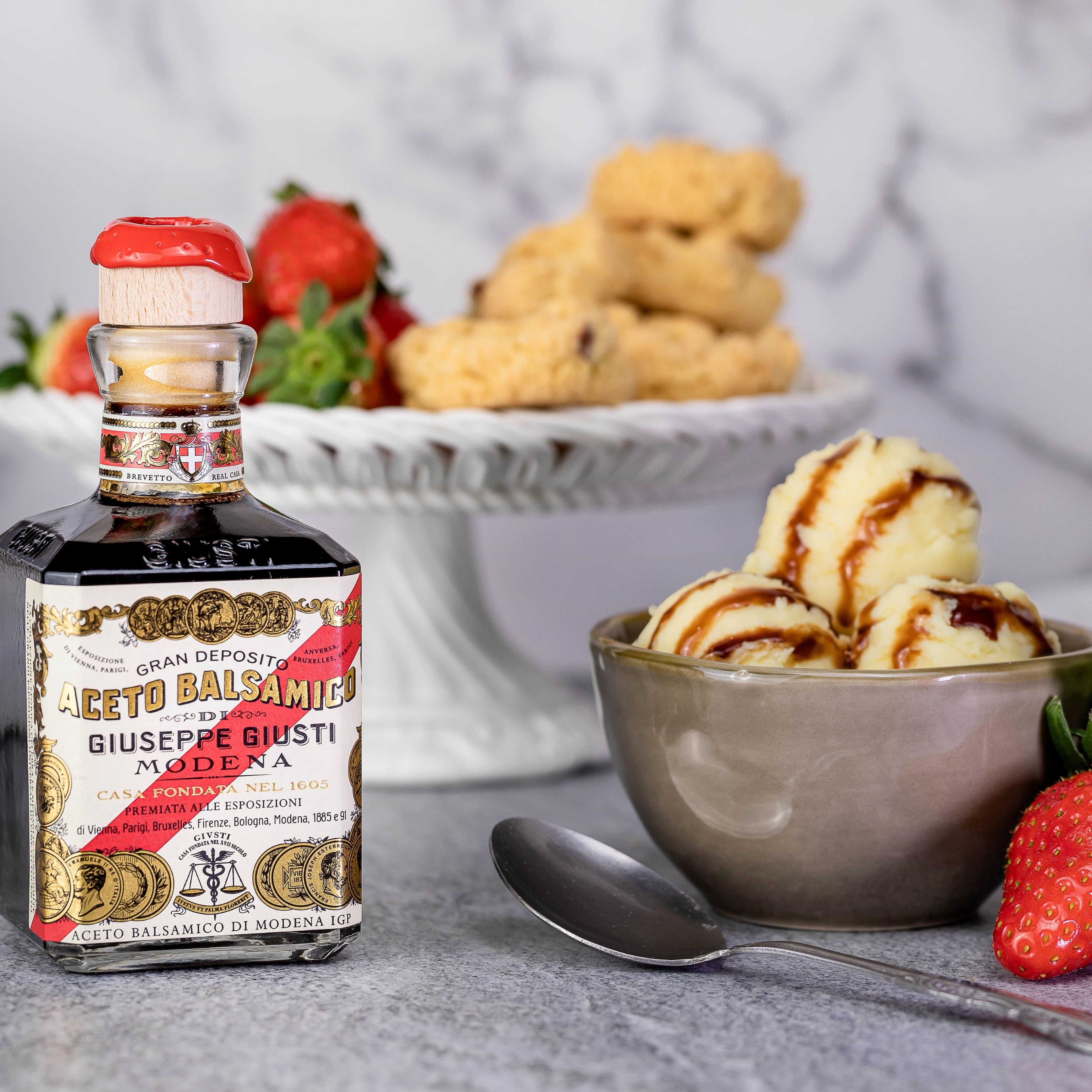 giuseppe-giusti-5-gold-medals-balsamico-250-ml-cubica image 3