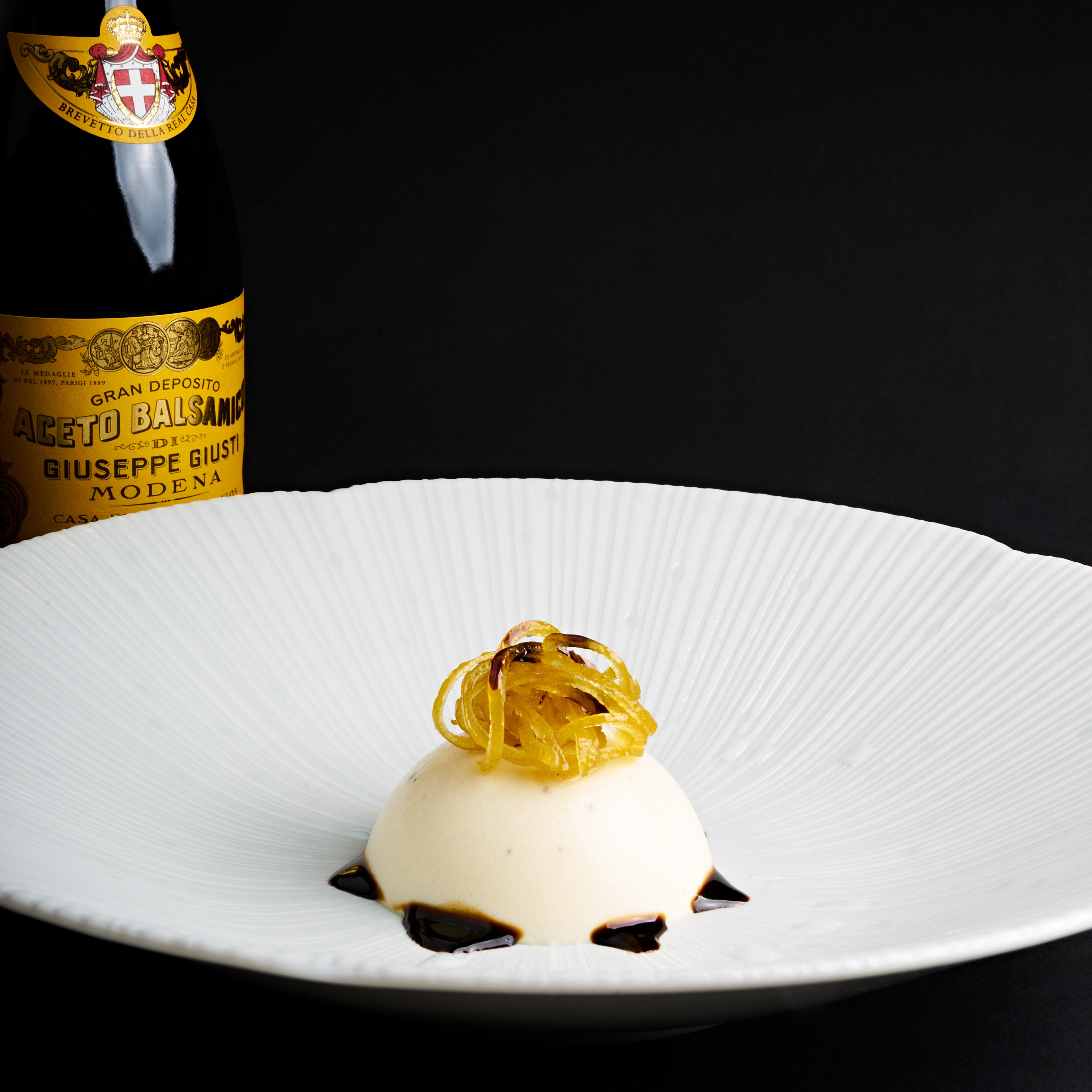 giuseppe-giusti-4-gold-medals-champagnotta-balsamicoessig-250-ml image 3